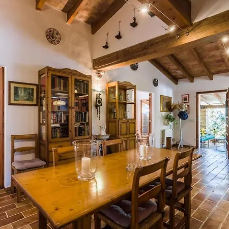 Villa Can Bleo Is A Great Four Bedroom Sleeping 7 Guests With Its Own Hot-tub Pool *