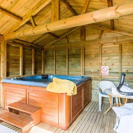 Can Bleo Is A Great Four Bedroom Sleeping 7 Guests With Its Own Hot-tub Pool * Pollenca