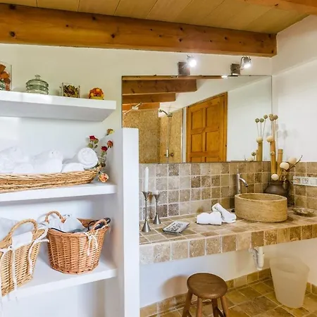 Can Bleo Is A Great Four Bedroom Sleeping 7 Guests With Its Own Hot-tub Pool Villa Pollenca