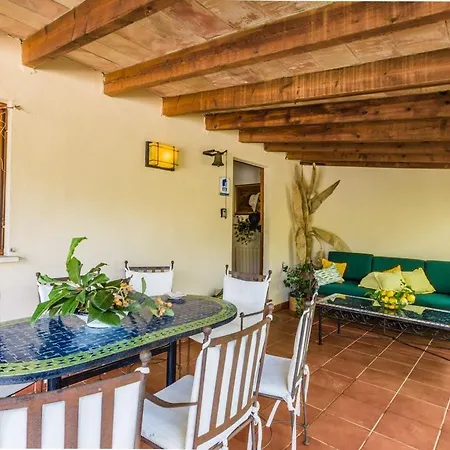 Can Bleo Is A Great Four Bedroom Sleeping 7 Guests With Its Own Hot-tub Pool Villa