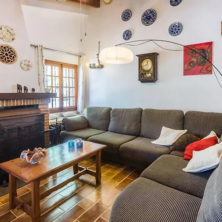 Villa Can Bleo Is A Great Four Bedroom Sleeping 7 Guests With Its Own Hot-tub Pool
