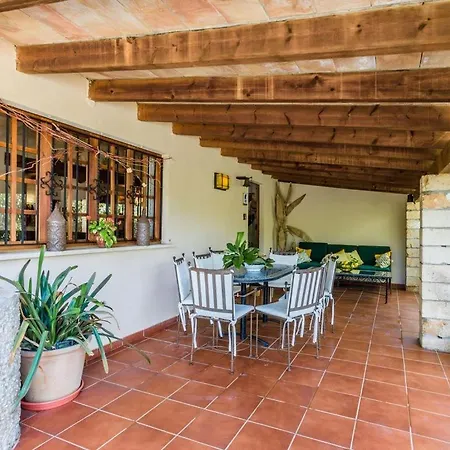 Can Bleo Is A Great Four Bedroom Sleeping 7 Guests With Its Own Hot-tub Pool Villa