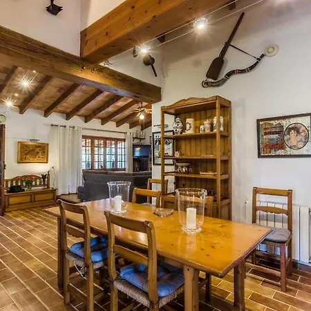 Villa Can Bleo Is A Great Four Bedroom Sleeping 7 Guests With Its Own Hot-tub Pool Pollenca