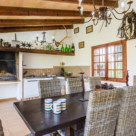 Can Bleo Is A Great Four Bedroom Sleeping 7 Guests With Its Own Hot-tub Pool Villa *